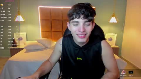 Snapshot of alejootwink chatting on September 24, 2025, 11:41 pm ALejoo Saenz online show from September 24, 2025, 11:41 pm