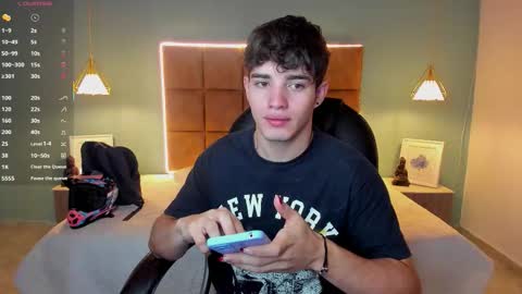 Snapshot of alejootwink chatting on October 1, 2025, 2:17 am ALejoo Saenz online show from October 1, 2025, 2:17 am