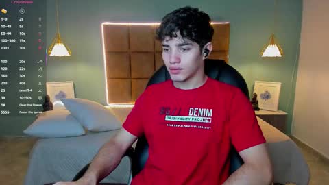 Snapshot of alejootwink chatting on October 3, 2025, 12:40 am ALejoo Saenz online show from October 3, 2025, 12:40 am