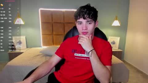 Snapshot of alejootwink chatting on October 3, 2025, 4:37 pm ALejoo Saenz online show from October 3, 2025, 4:37 pm