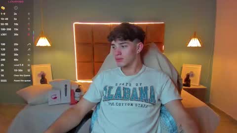 Snapshot of alejootwink chatting on October 13, 2025, 8:47 am ALejoo Saenz online show from October 13, 2025, 8:47 am