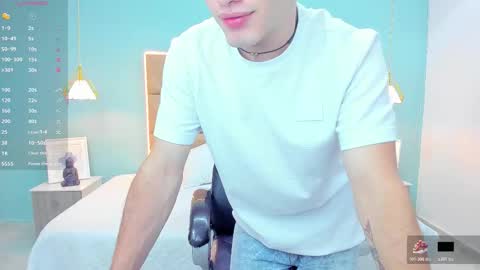 Snapshot of alejootwink chatting on October 22, 2025, 1:28 am ALejoo Saenz online show from October 22, 2025, 1:28 am