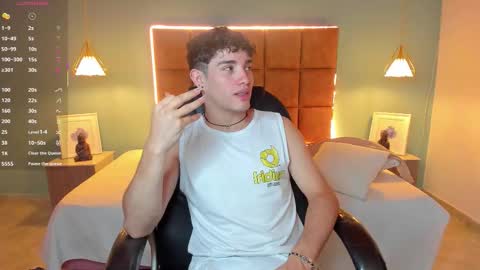 Snapshot of alejootwink chatting on October 23, 2025, 2:22 am ALejoo Saenz online show from October 23, 2025, 2:22 am