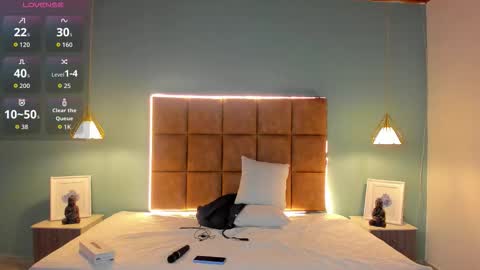 Snapshot of alejootwink chatting on October 28, 2025, 2:15 am ALejoo Saenz online show from October 28, 2025, 2:15 am