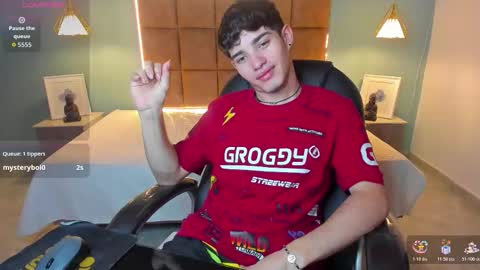 Snapshot of alejootwink chatting on October 28, 2025, 7:05 pm ALejoo Saenz online show from October 28, 2025, 7:05 pm