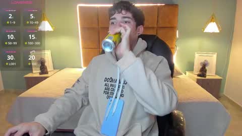 Snapshot of alejootwink chatting on November 10, 2025, 2:43 am ALejoo Saenz online show from November 10, 2025, 2:43 am