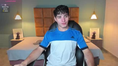 Snapshot of alejootwink chatting on November 14, 2025, 3:33 pm ALejoo Saenz online show from November 14, 2025, 3:33 pm