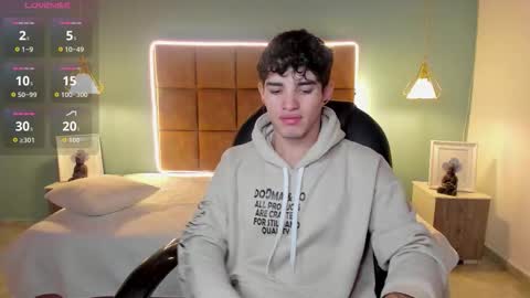 Snapshot of alejootwink chatting on November 17, 2025, 2:17 am ALejoo Saenz online show from November 17, 2025, 2:17 am