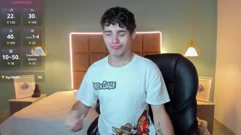 Snapshot of alejootwink chatting on November 18, 2025, 5:17 pm ALejoo Saenz online show from November 18, 2025, 5:17 pm