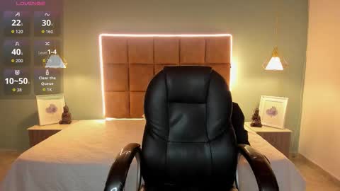 Snapshot of alejootwink chatting on November 22, 2025, 12:31 am ALejoo Saenz online show from November 22, 2025, 12:31 am