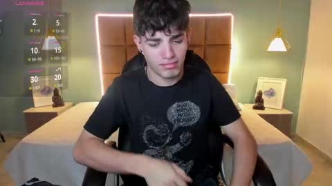 Snapshot of alejootwink chatting on November 23, 2025, 3:39 am ALejoo Saenz online show from November 23, 2025, 3:39 am