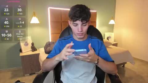 Snapshot of alejootwink chatting on November 24, 2025, 1:27 am ALejoo Saenz online show from November 24, 2025, 1:27 am