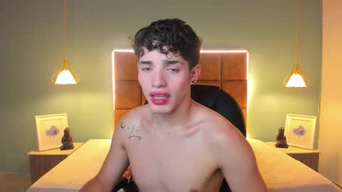 Snapshot of alejootwink chatting on December 17, 2025, 11:55 pm ALejoo Saenz online show from December 17, 2025, 11:55 pm