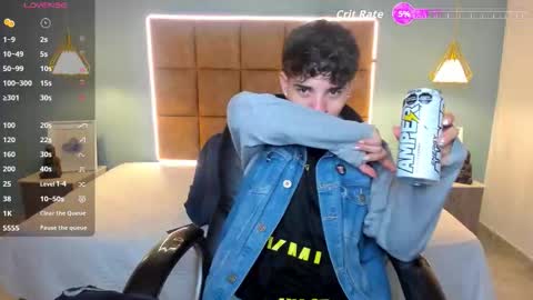 Snapshot of alejootwink chatting on January 15, 2026, 1:54 am ALejoo Saenz online show from January 15, 2026, 1:54 am