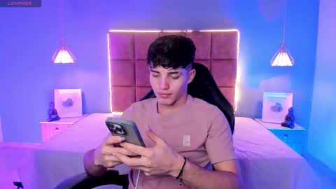 Snapshot of alejootwink chatting on February 15, 2026, 7:51 am ALejoo Saenz online show from February 15, 2026, 7:51 am