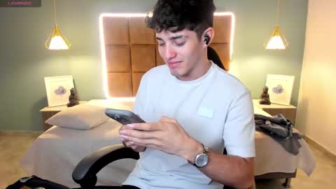 Snapshot of alejootwink chatting on February 27, 2026, 11:27 pm ALejoo Saenz online show from February 27, 2026, 11:27 pm