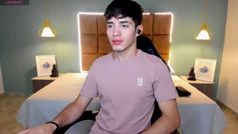 Snapshot of alejootwink chatting on March 3, 2026, 1:23 am ALejoo Saenz online show from March 3, 2026, 1:23 am