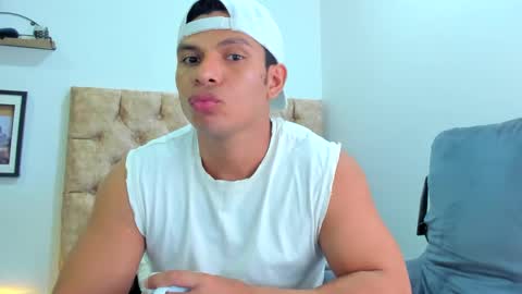 Snapshot of alejostrong chatting on September 17, 2025, 2:46 am alejostrong online show from September 17, 2025, 2:46 am