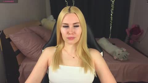 Alena online show from February 26, 2025, 2:25 pm