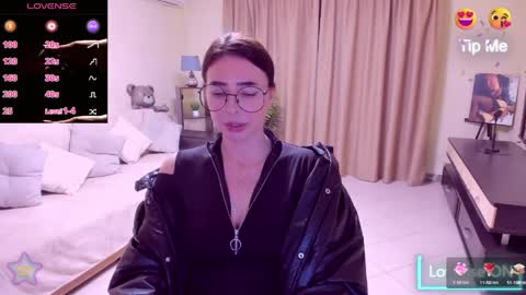 AlenaCoplan online show from April 8, 2026, 9:04 pm