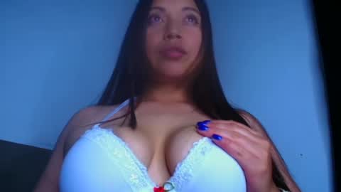 QUEEN OFF MILk  IM BACK  15 NOV online show from February 13, 2025, 2:34 am
