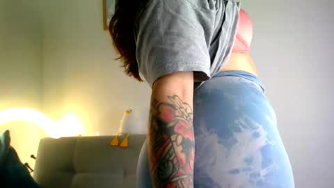 Snapshot of aleska_dollx chatting on May 29, 2026, 10:08 pm QUEEN OFF MILk IM BACK 15 NOV online show from May 29, 2026, 10:08 pm