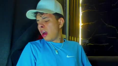 Alessandro online show from April 19, 2026, 3:50 am