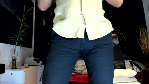 ALESSANDRO  WYE online show from October 29, 2025, 5:10 am