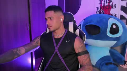 Snapshot of alessandro_vanni chatting on May 27, 2026, 2:25 pm Alessandro Vanni online show from May 27, 2026, 2:25 pm