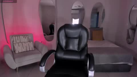 ALESSA ROMERO  online show from November 13, 2025, 7:13 pm