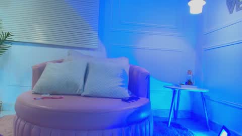 Alejandra  online show from November 14, 2025, 12:04 pm