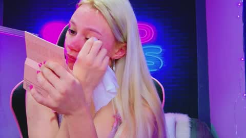 alessiacroft online show from February 17, 2026, 5:04 am