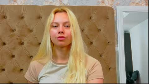 Snapshot of alessiacroft chatting on May 17, 2026, 4:10 am alessiacroft online show from May 17, 2026, 4:10 am