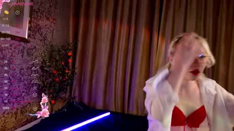 Lola online show from November 23, 2025, 3:01 pm