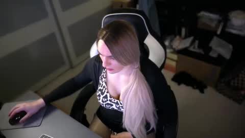 Leyla Leg online show from April 11, 2026, 7:29 pm