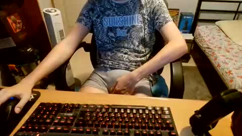 Snapshot of alex97420 chatting on November 15, 2025, 7:43 pm Alex online show from November 15, 2025, 7:43 pm