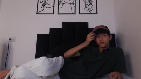 alex_mark_ online show from February 25, 2026, 1:43 pm