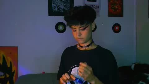 Alex online show from November 19, 2025, 10:54 pm