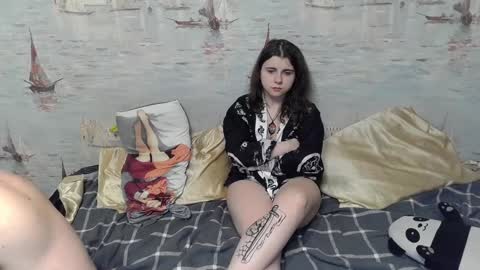 Alex and Sarah online show from February 3, 2025, 10:54 pm