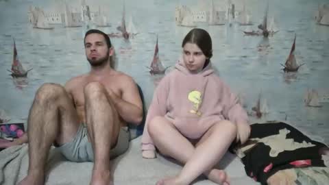 Alex and Sarah online show from October 7, 2025, 7:33 pm