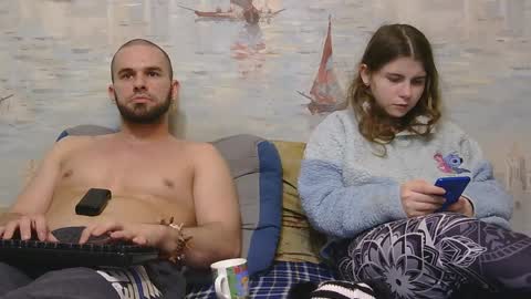 Alex and Sarah online show from April 8, 2026, 1:05 am