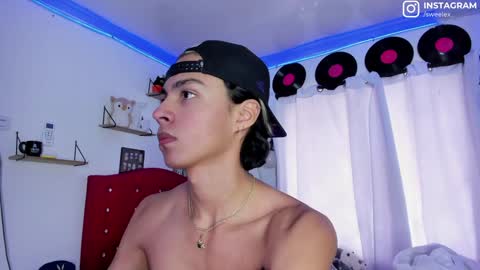 Snapshot of alex_sweet_69 chatting on December 30, 2024, 3:57 pm Alex online show from December 30, 2024, 3:57 pm