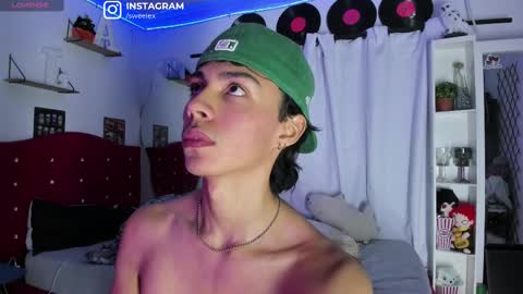 Snapshot of alex_sweet_69 chatting on February 13, 2025, 10:23 am Alex online show from February 13, 2025, 10:23 am