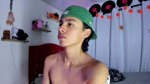 Snapshot of alex_sweet_69 chatting on October 29, 2025, 9:05 pm Alex online show from October 29, 2025, 9:05 pm