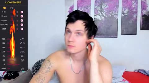 Alex WandHot online show from November 9, 2025, 12:58 pm