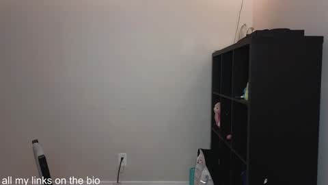Snapshot of alexa_dream chatting on December 25, 2024, 1:53 am dont be afraid to click social media link its working just click on that online show from December 25, 2024, 1:53 am