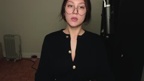 Snapshot of alexa_dream chatting on December 28, 2024, 11:48 pm dont be afraid to click social media link its working just click on that online show from December 28, 2024, 11:48 pm
