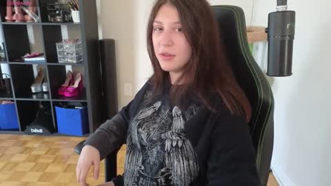 Snapshot of alexa_dream chatting on September 10, 2025, 9:26 pm dont be afraid to click social media link its working just click on that online show from September 10, 2025, 9:26 pm