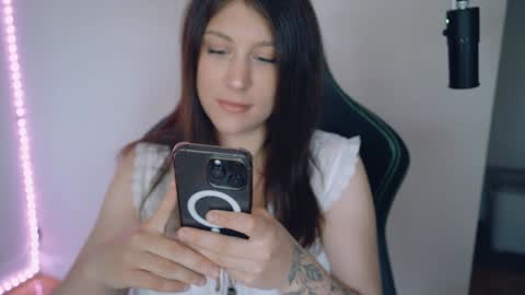 Snapshot of alexa_dream chatting on October 5, 2025, 8:29 pm dont be afraid to click social media link its working just click on that online show from October 5, 2025, 8:29 pm