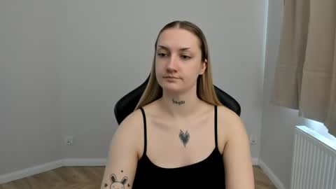 Snapshot of alexafragile chatting on July 11, 2026, 9:23 am Alexa online show from July 11, 2026, 9:23 am